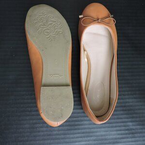 Tan flat shoes size 6
